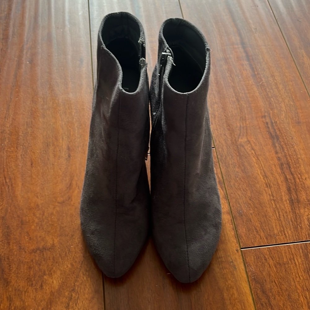 Sole Society So-Darcie Ankle Boot with Zipper and Metal Heel, size 8